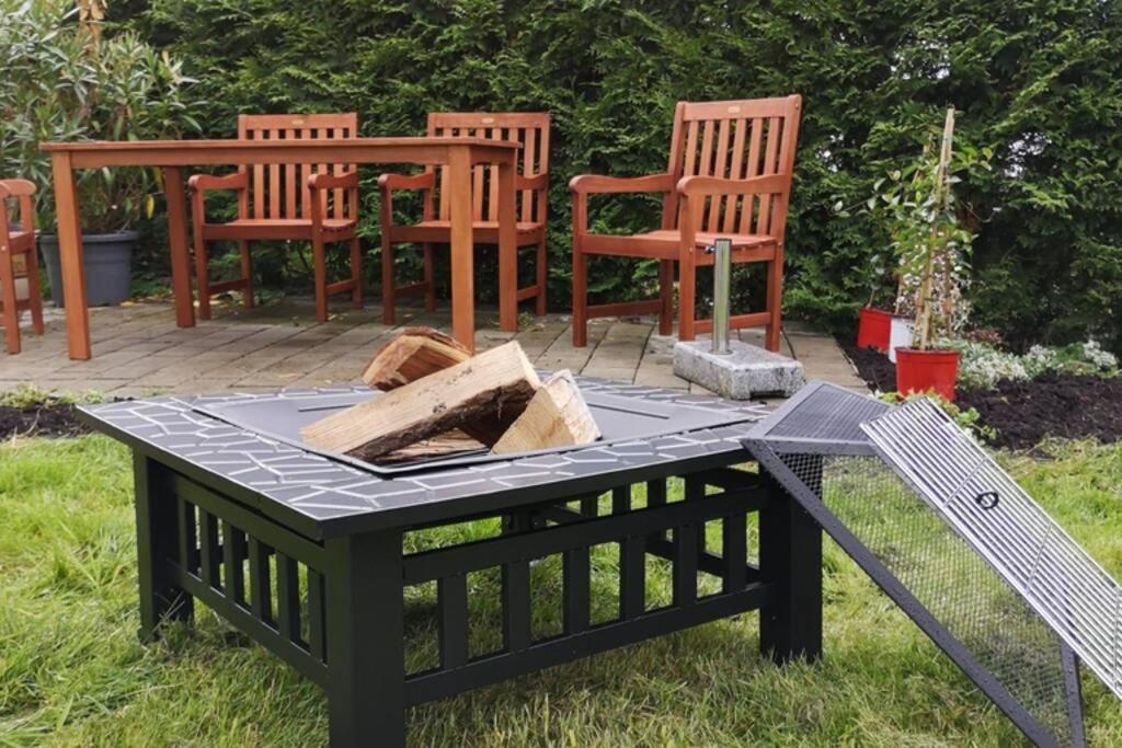 Ruhige Ferienwohnung Inklusive Garten Souterrain - Neu Renoviert Lachen Luaran gambar