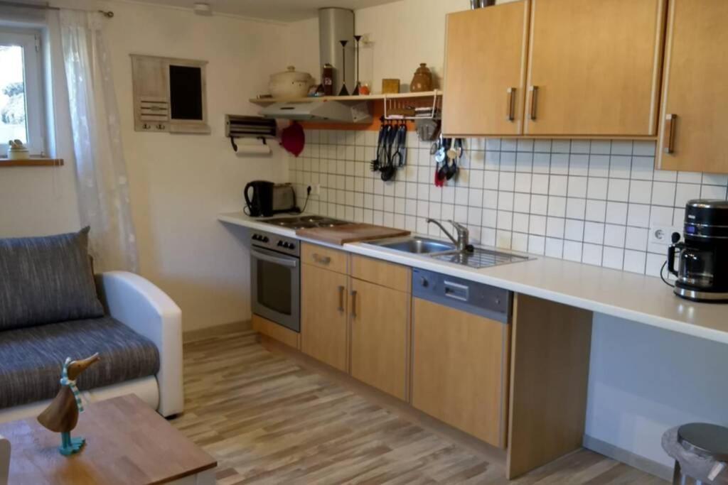 Ruhige Ferienwohnung Inklusive Garten Souterrain - Neu Renoviert Lachen Luaran gambar